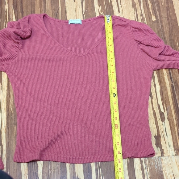 Paper Crane V-Neck Ribbed Ruched Top - Picture 7 of 7